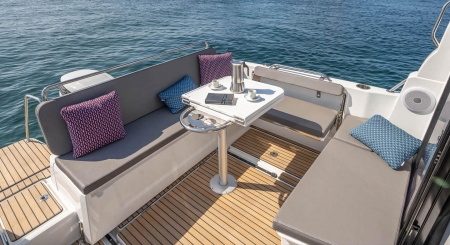 beneteau antares 8 image 8